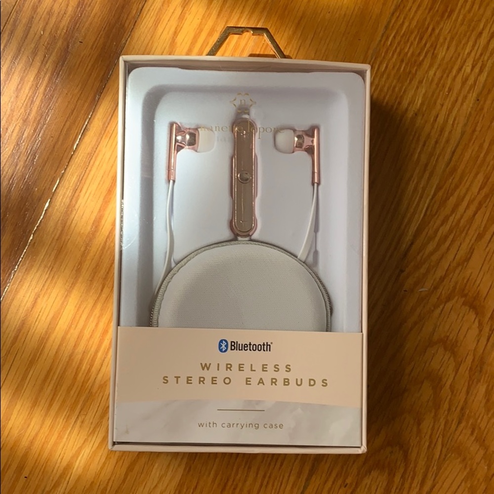 BRAND NEW WIRELESS EARBUDS